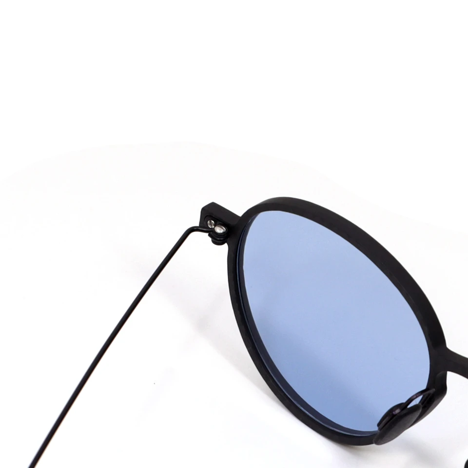 lightweight carbon fiber frame metal temple sunglasses, side profile, 135mm frame width lightweight carbon fiber frame metal temple sunglasses, side profile, 135mm frame width